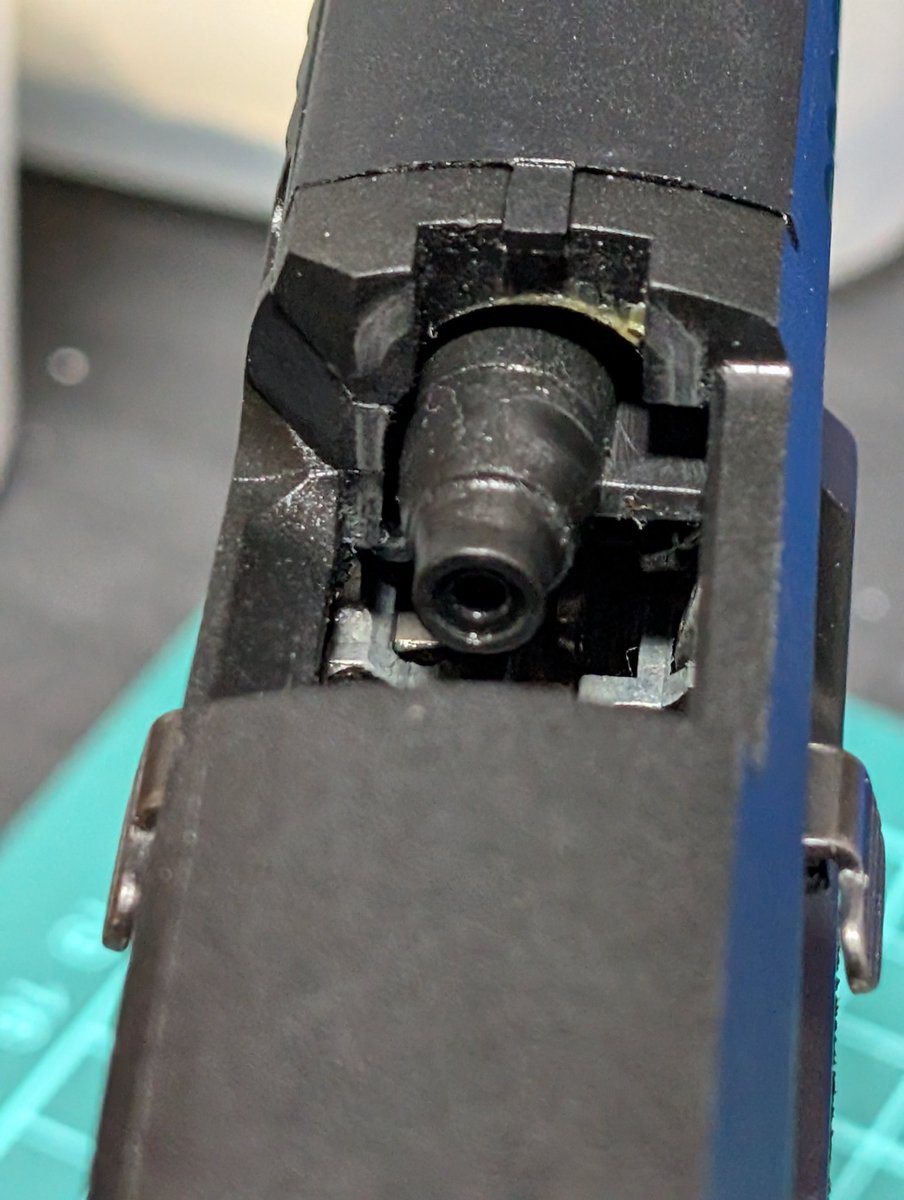 oo_FX's tweet photo. @ultra_tun 恐れ入ります、土曜日にsig　mk17 co2ガスブローバックを購入した者です。
家に帰って動作させてみたのですが初速が50〜60とあまり出ず確認した所ノズルが斜めになっておりました、この場合返品等の対応は可能でしょうか？ https://t.co/ntEE3xx24R