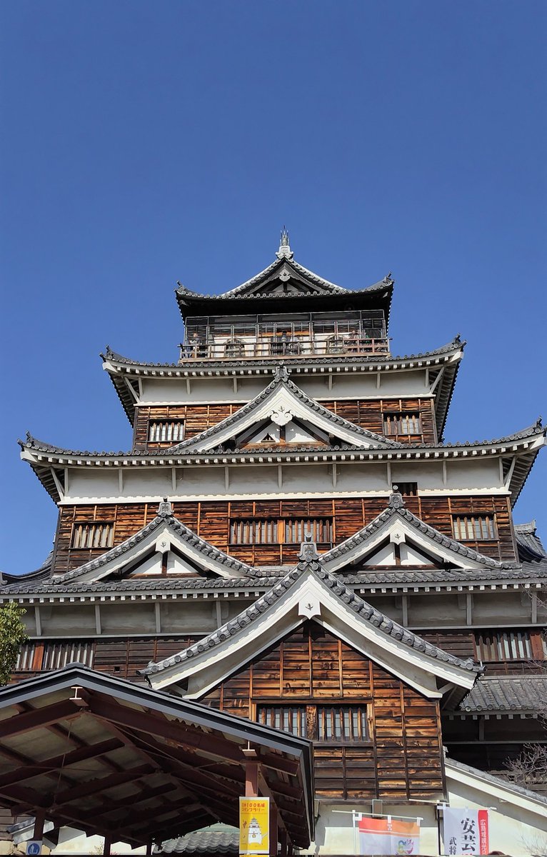 airplane2360's tweet photo. 広島城なう🏯
もうすぐ閉場(TT) https://t.co/hdJoBtMft2