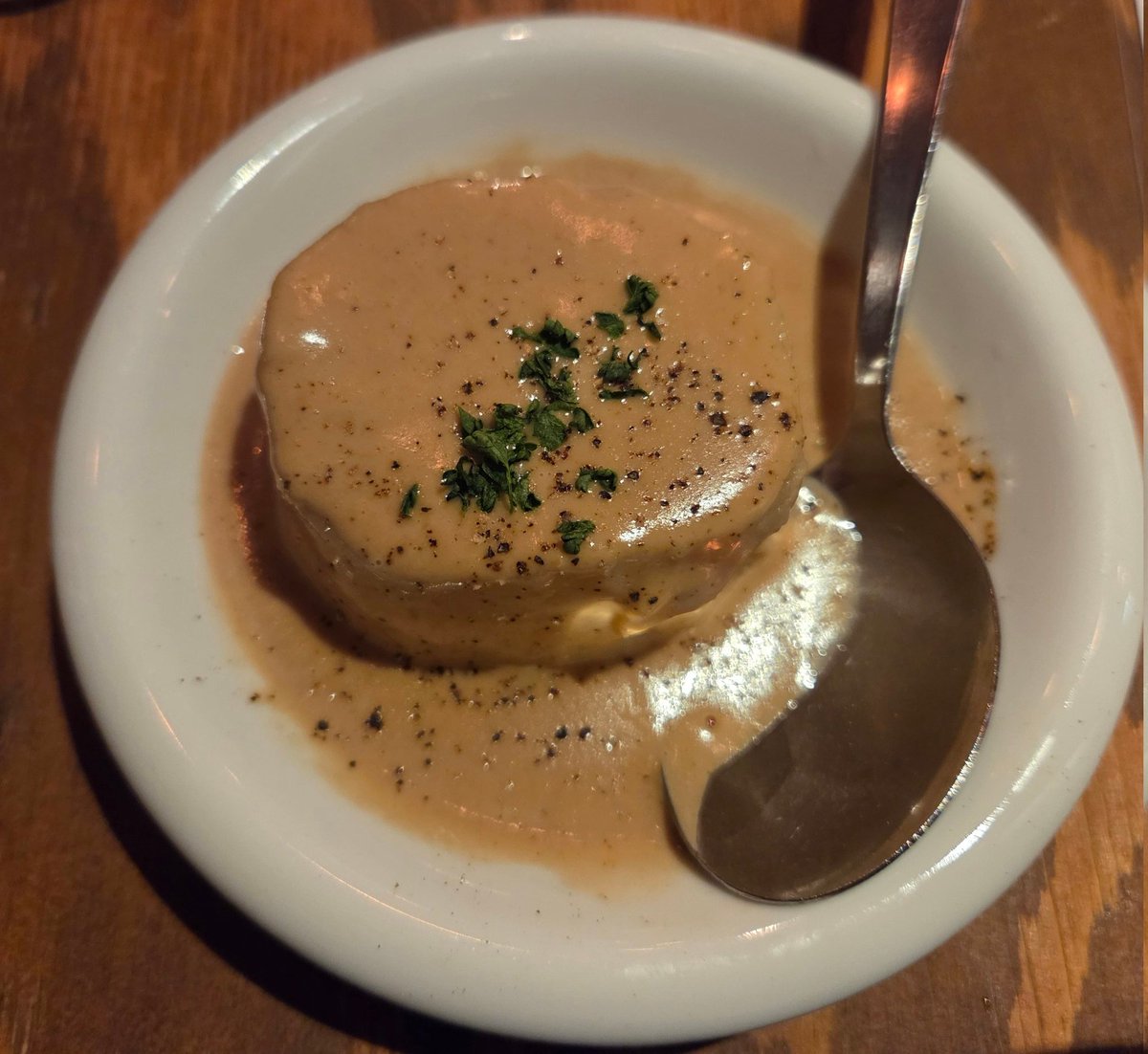 お昼時も過ぎたので、この間いただいた｢大根のおでん_ポルチーニソースがけ｣を。

想像つかない組み合わせでしたが、驚きの美味しさでした。
かけ算の美学、という感じ。