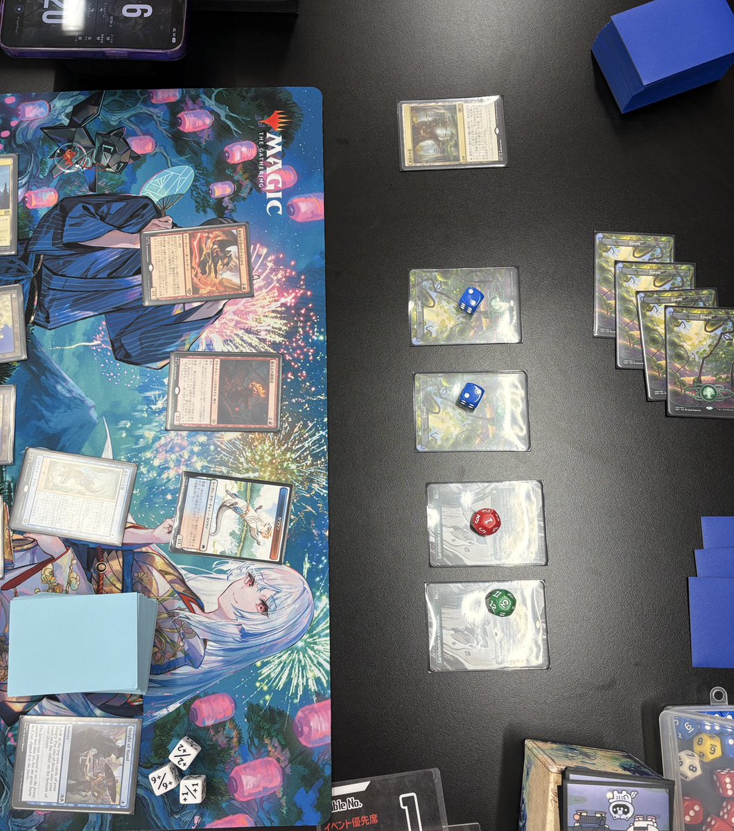 現在ドラスタMTGフロアでは、「《ウロボロイド》×4枚争奪スタンダード