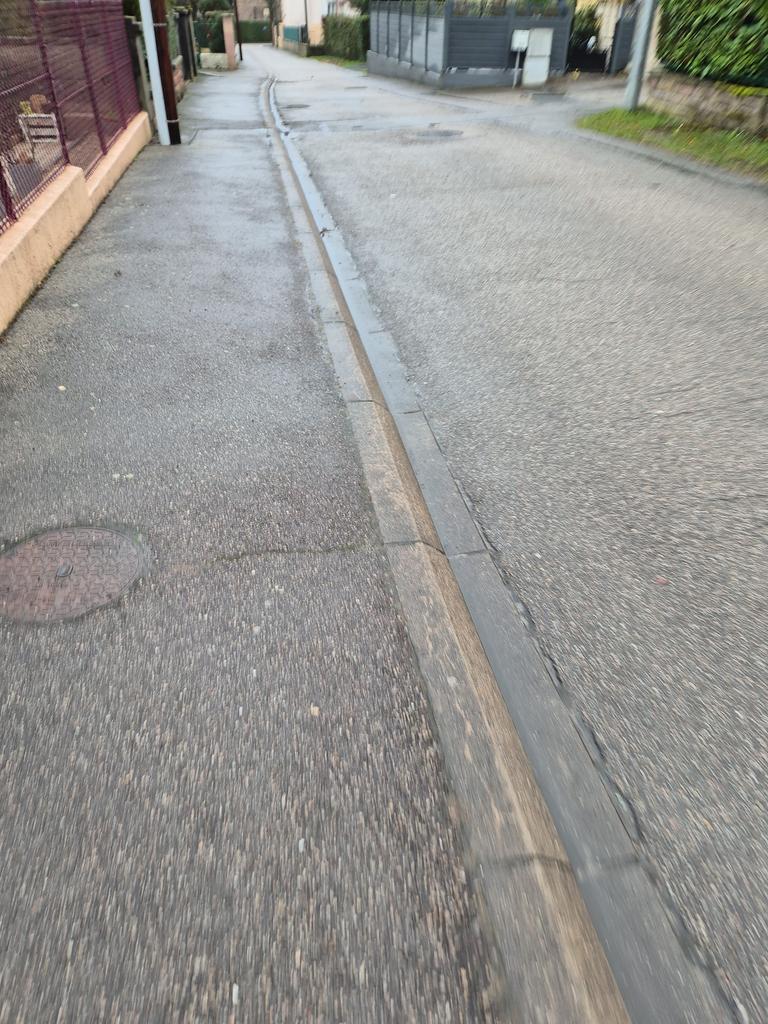 cececeline88's tweet photo. @WeWardAppFr Sous la pluie... vivement mercredi au soleil! https://t.co/ZQ56EN8DVA