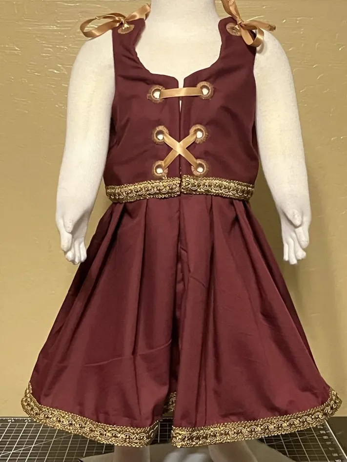 DivineCDesigns's tweet photo. Finished another #baby or #toddler #renfaire #gown. This one is made of 100% #cotton and can be found at https://t.co/cuVHhMPg3U. #handmade https://t.co/ZKFzI3E6tJ