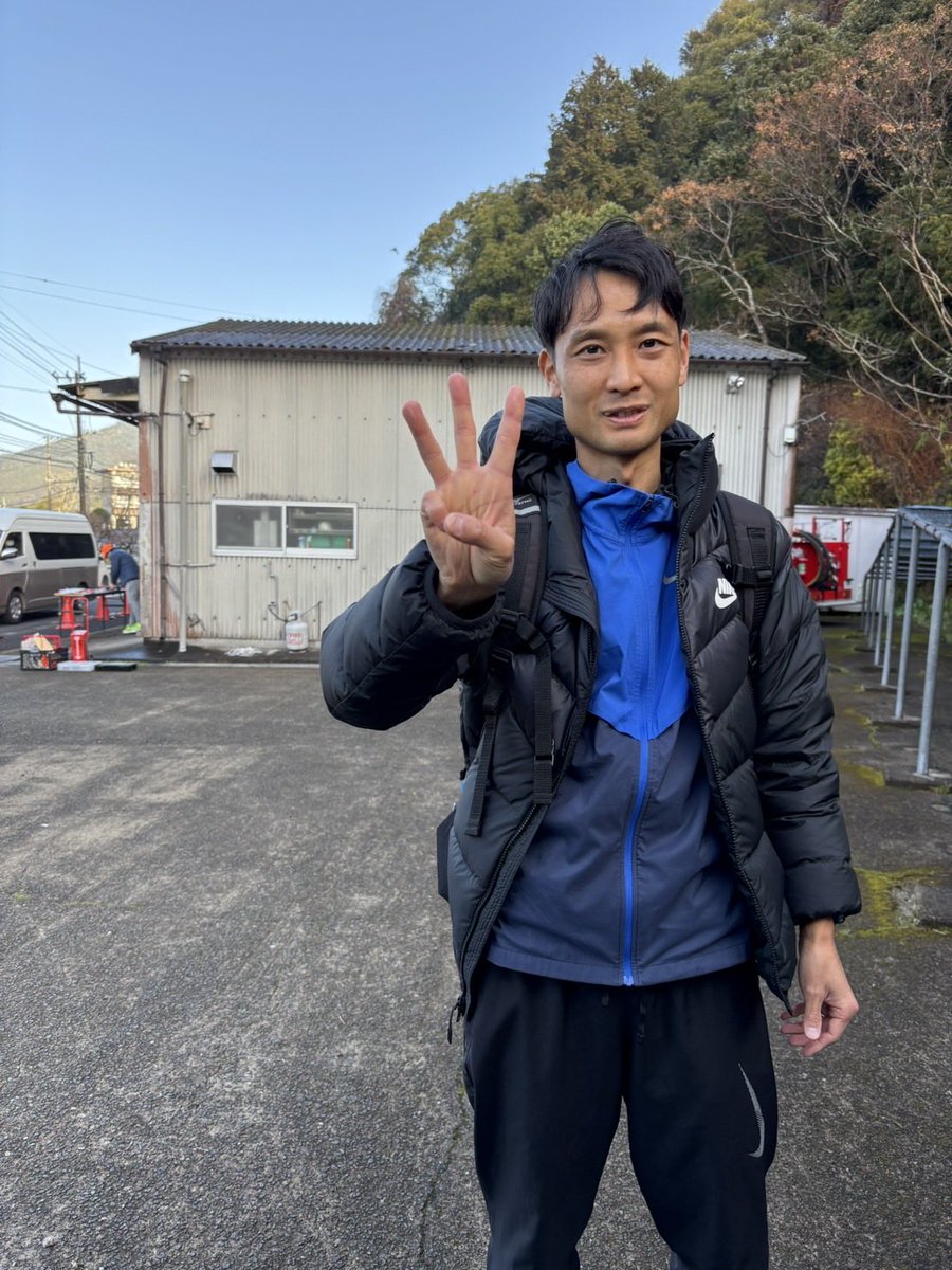 satsumasendai20's tweet photo. 県下一周駅伝3日目 川薩チーム順位結果🎽
日間7位、総合6位
【曽木選手から一言】
本日は3区（藤川〜南瀬）を走りました。気温が高くきつかったですが、応援の熱の方が高く最後まで粘って走ることができました！明日も応援お願いします！
#県下一周駅伝
#水色応援大作戦
#川薩チーム https://t.co/BOggQYk7kl