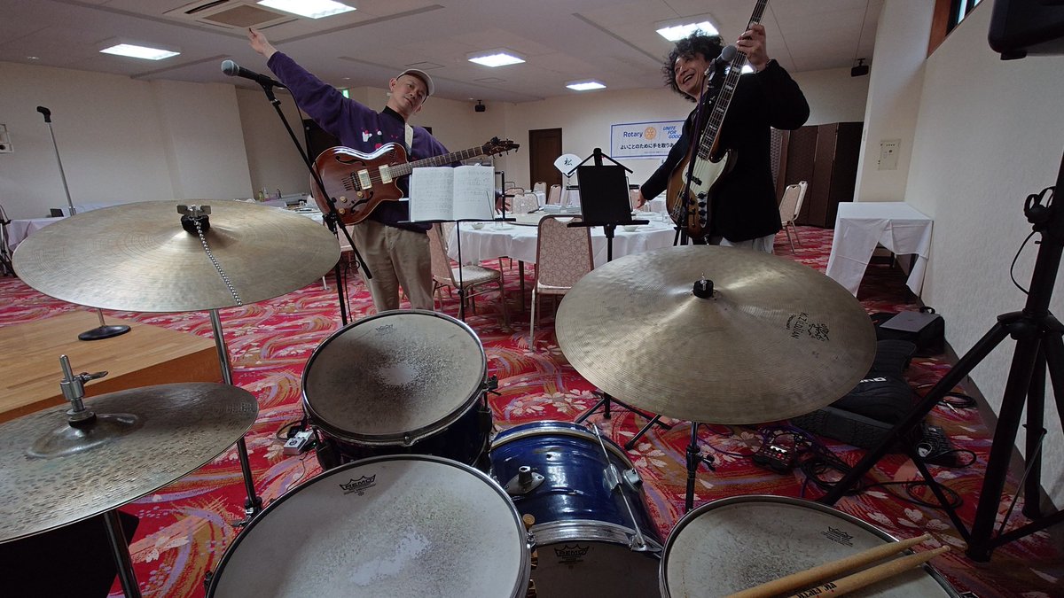 今日はクローズドのイベントで英心トリオ。
歌謡曲も仕込んできました。