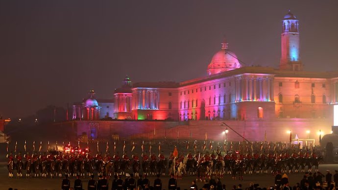 MeghUpdates's tweet photo. 🚨 BIG ANNOUNCEMENT by PM Modi

PM Modi announces that the statue of C. Rajagopalachari will REPLACE Edwin Lutyens’ statue at Rashtrapati Bhavan.

— The move signals a SHIFT away from symbols of COLONIAL RULE. https://t.co/RCogZ6VBaX