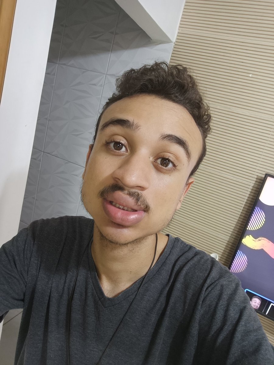 LFSReacts's tweet photo. 🚨 HOJE TEM VÍDEO NOVO NO CANAL 🚨

Hoje às 19:00 sai vídeo novo pra vocês 😂🔥

Eu fiz um react de tutoriais que deram MUITO errado 🤦‍♂️
Tem coisa que simplesmente não tem explicação 😳

Então já passa aqui às 19h pra assistir porque tá bom demais 😂🔥 https://t.co/ud0b3FbAqB