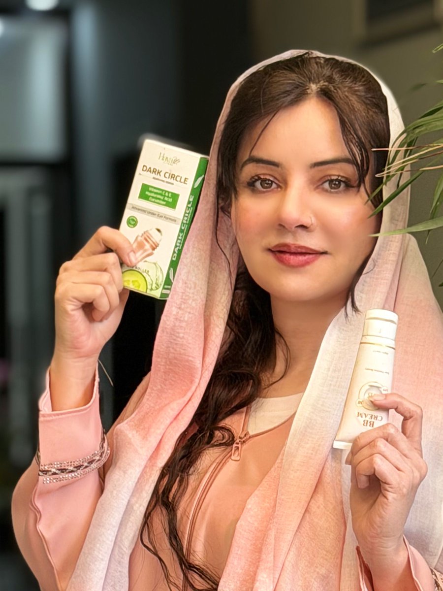Rabipirzada's tweet photo. آنکھوں کی نرمی کا خیال بھی، اور چہرے کی تازگی بھی۔
حیا بائے رابی کا ڈارک سرکل سیرم اور بی بی کریم کے ساتھ ہر دن فریش لک"اپنا خیال رکھنا بھی ایک عادت ہے۔
#DarkCircleCream
#BBCream
#SkinCareRoutine
#UnderEyeCare
#GlowWithConfidence
#NaturalLook
#DailySkinCare
#BeautyCare
#FreshLook https://t.co/tiUgCly799