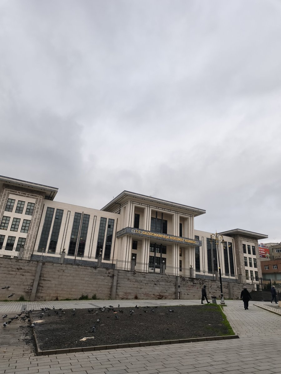 Milanoda bir bina olsa beğenirsiniz...