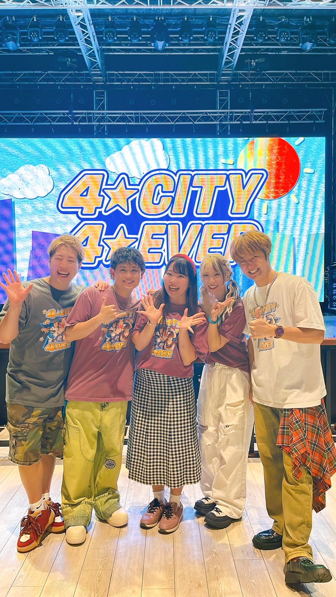 rika_panpanda's tweet photo. #ポップヴィランズ さんのワンマンライブ
『4⭐︎CITY 4⭐︎EVER』横浜公演に出演させていただきました🫶

出演は予告なし🤫でしたが、ステージに立ったらヴィストの方々が気付いてくださってとても嬉しかったです🌼

素敵な機会をいただけて感謝です✨

（まさかまたミムジーを着るとは…🤣） https://t.co/qUkF5RKTg6