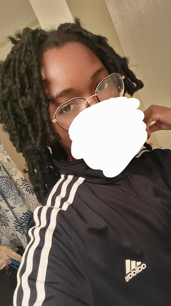 envipon's tweet photo. 🌨💤the vtuber + their pfp🧊🌐

I just like teasing the possibility os showing my face now lolll (also the closest I've gotten envi's cut!) https://t.co/7SrU2l2Lko