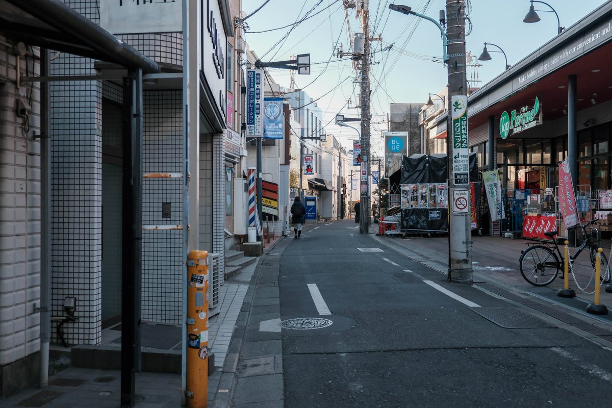 街歩き shot on #FUJIFILMXE5 #XE5 #xf1855 FUJIFILM X-E5 + XF18