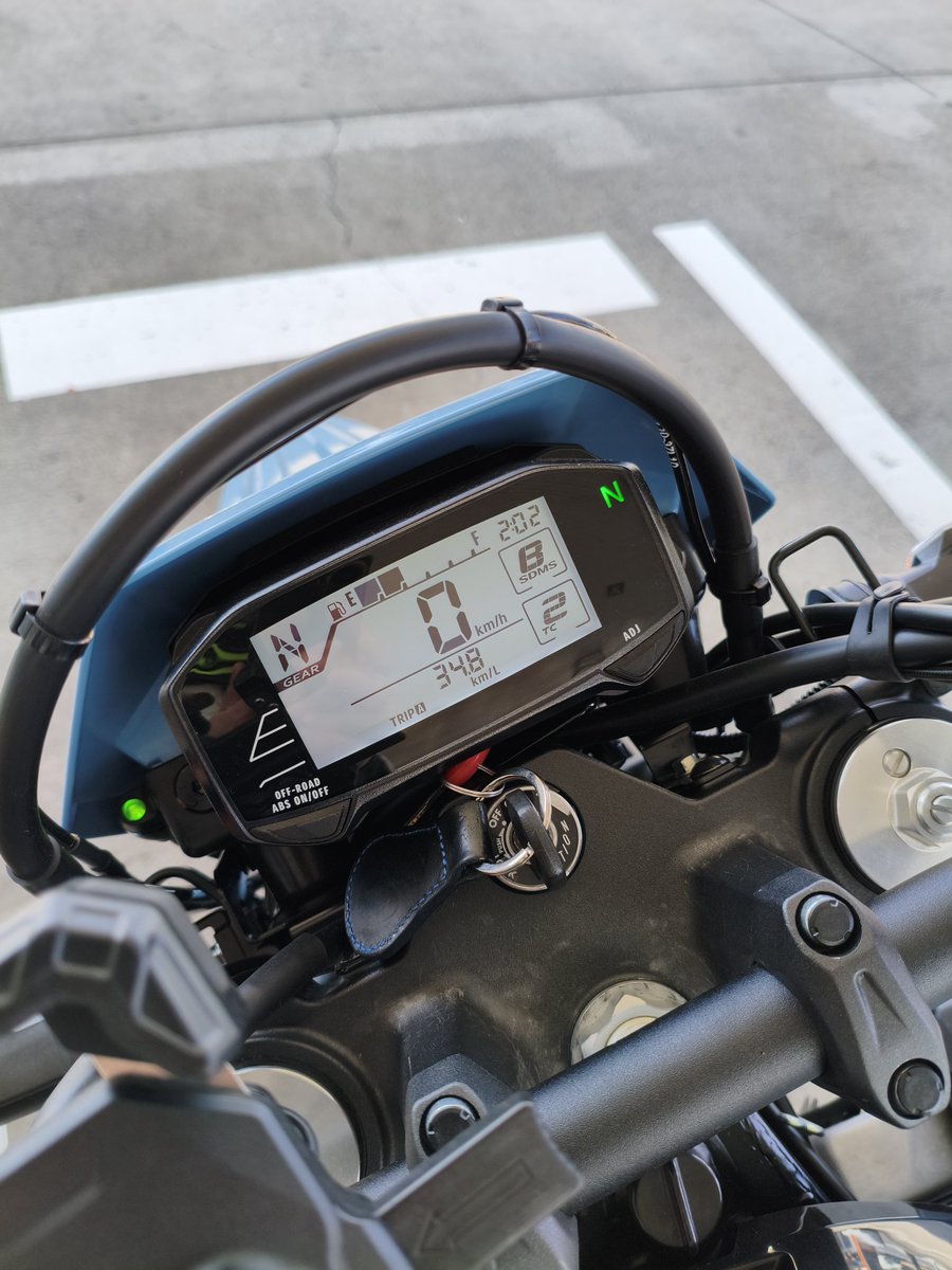 NiheiGohan's tweet photo. 燃費記録その4

走行距離　172.7km
燃費表示　34.8km/L
給油量　5.54L
実燃費　31.2km/L（小数点第2位四捨五入）
#DRZ4SM

最寄りで満タンにしてスタート→一通り走って同じ所で給油
後ろに娘を乗せてタンデム＆オール下道の為ちょこちょこ渋滞もあった割には良い燃費
山道は楽しい
お尻が痛い https://t.co/7yhvV9CdtZ