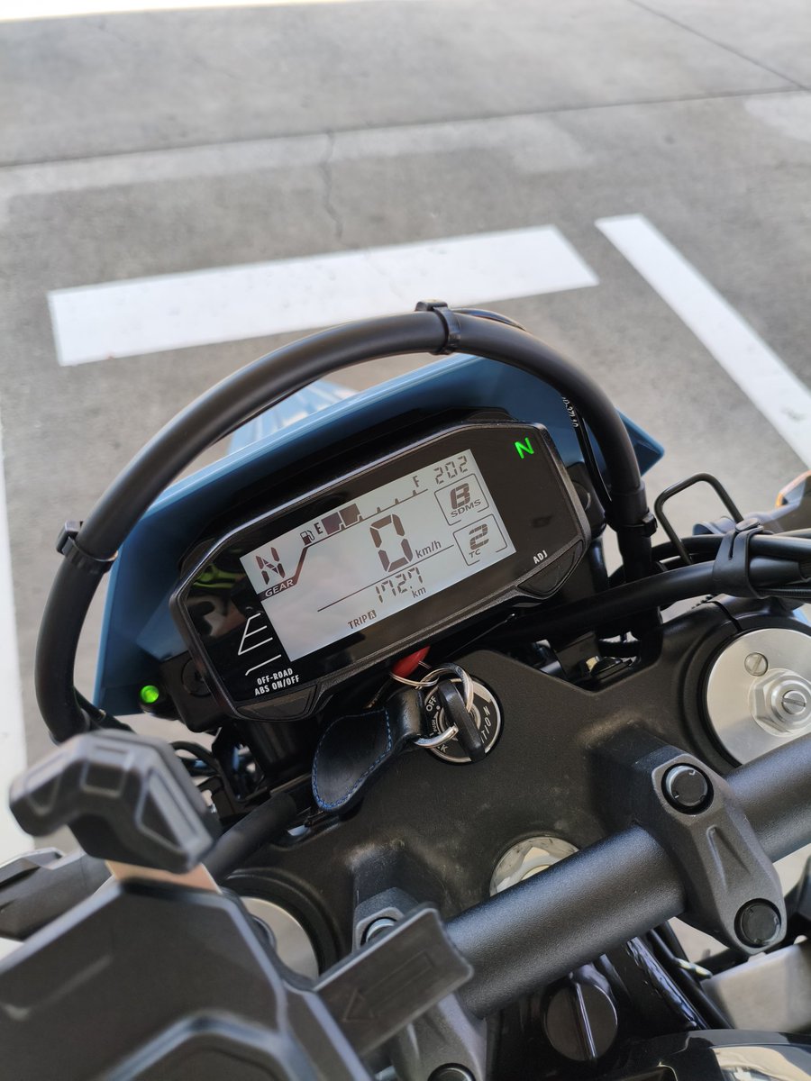 NiheiGohan's tweet photo. 燃費記録その4

走行距離　172.7km
燃費表示　34.8km/L
給油量　5.54L
実燃費　31.2km/L（小数点第2位四捨五入）
#DRZ4SM

最寄りで満タンにしてスタート→一通り走って同じ所で給油
後ろに娘を乗せてタンデム＆オール下道の為ちょこちょこ渋滞もあった割には良い燃費
山道は楽しい
お尻が痛い https://t.co/7yhvV9CdtZ