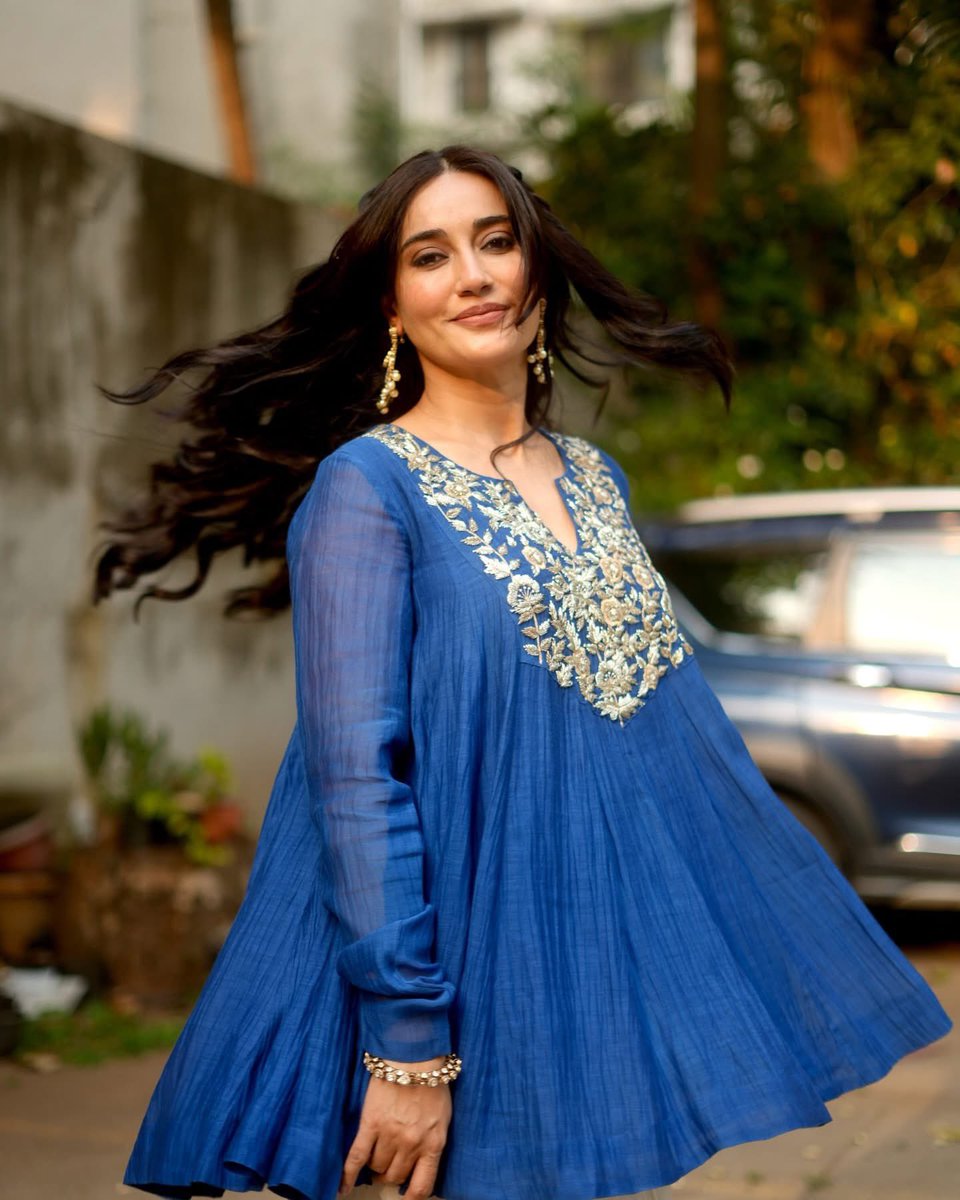 saurabhpal44's tweet photo. Headline: Blue Bliss! Surbhi Jyoti Defines Grace in Her Latest Traditional Photoshoot 🌟✨
#SurbhiJyoti #TraditionalStyle #BollywoodFashion #EthnicInspo #StyleDiva #BollyUpdates https://t.co/6kpJH0v5f9