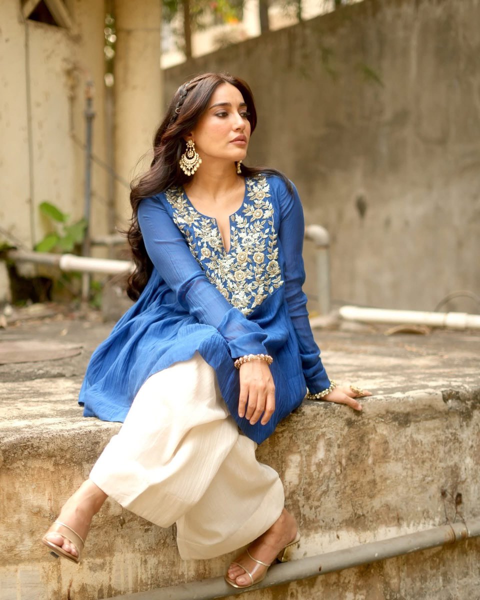 saurabhpal44's tweet photo. Headline: Blue Bliss! Surbhi Jyoti Defines Grace in Her Latest Traditional Photoshoot 🌟✨
#SurbhiJyoti #TraditionalStyle #BollywoodFashion #EthnicInspo #StyleDiva #BollyUpdates https://t.co/6kpJH0v5f9