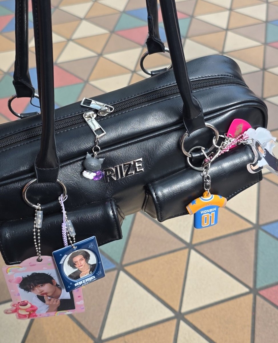 달 tweet media