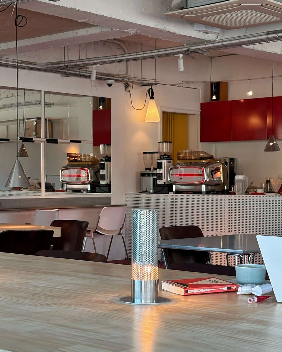 ninicrease's tweet image. 📍망원 비바보사 다녀왔어요 
2호점은 레드와 도트 포인트인거 같더라구요
역시나 혼자 작업하기에 너무 좋고,
귀여운 도트가 올라간 브라우니 안 먹을 수 없더라구요 만족하고 왔습니다😌