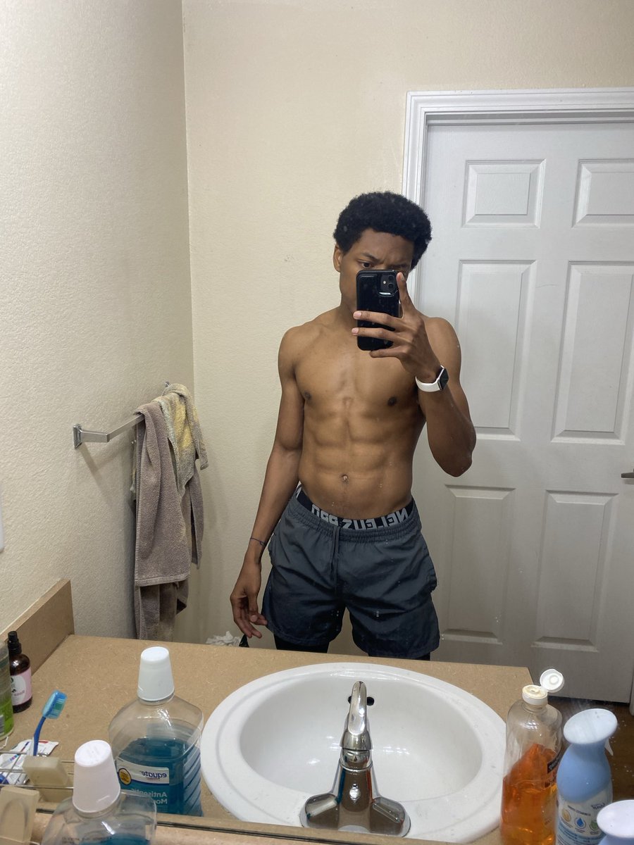 VarnellCaine's tweet photo. Need to get back to this body with a lil more chest🫩 https://t.co/WPUMJG0nLS