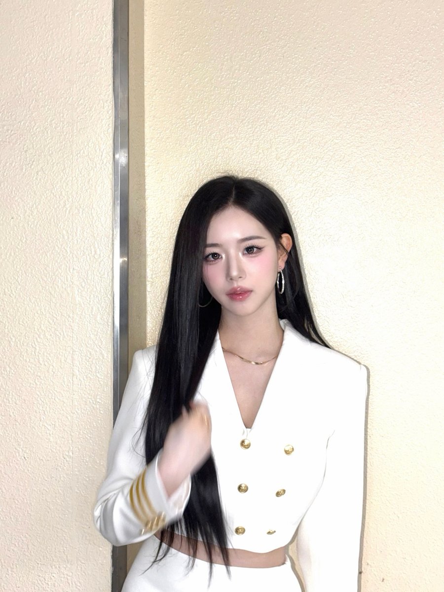 triplescosmos's tweet photo. 채연과 레고..🫥

#tripleS #트리플에스 #トリプルS
#トリプルエス #トエス
#ChaeYeon #채연 #チェヨン https://t.co/2WBKYxBGuC