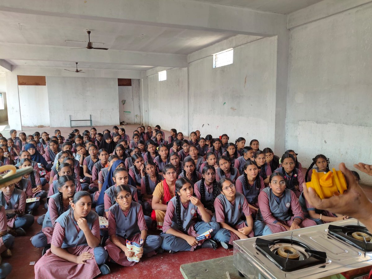 Brundavangas's tweet photo. Safety awareness program at SUMEDHA HIGH school Bethamcherla https://t.co/PWIQsFZarb