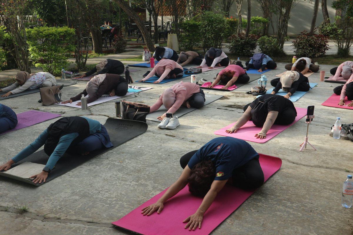 pptpuspita2's tweet photo. MORNING YOGA 🧘

Di sela-sela padatnya aktivitas, berusaha menyisihkan sedikit waktu untuk "mindful" dengan apa yang dilakukan.

Bertemu teman, terkoneksi kembali dengan jiwa dan raga 💛 https://t.co/Oe0nVm2bzA