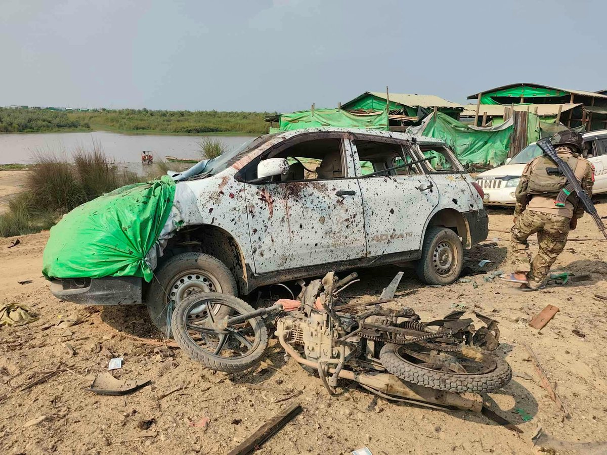 IrrawaddyNews's tweet photo. The Myanmar junta carried out airstrikes in Momauk Township, Kachin State and Homalin Township, Sagaing Region on Sunday, resulting in civilian deaths, locals said. Photo: Aftermath of junta aerial attack on civilians in Homalin on Sunday / CJ #WhatsHappeningInMyanmar https://t.co/iVKebCD2HU