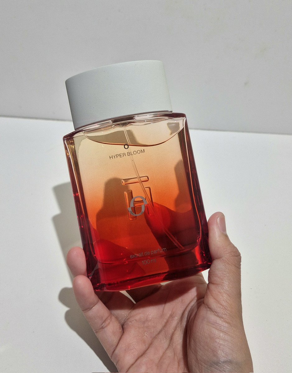 Finallyyyyy parfum viral ini resmi mendarattt di tanganku 😭😭🔥🔥

Baru nyemprot dikit splnya darderdor 🔥🔥 auto announce presence ke satu ruangan

Sabar guyssssss,bakal aku review full-nya ☝️☝️ stay tune 🎉🎉