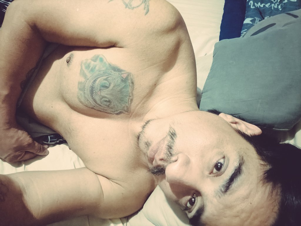 Aidan_GL's tweet photo. "Porque no vaya a ser yo el viento de la noche
Y te mire y recorra la piel con mi aliento...
Y me meta en tu pecho y me vuelva a salir
Y respires de mí
O me vuelva una estrella y te estreche en mis rayos
Y todo por no hacerme un poco de caso
Ten miedo de mayo
Y ten miedo de mí" https://t.co/TCYFu5ePjk