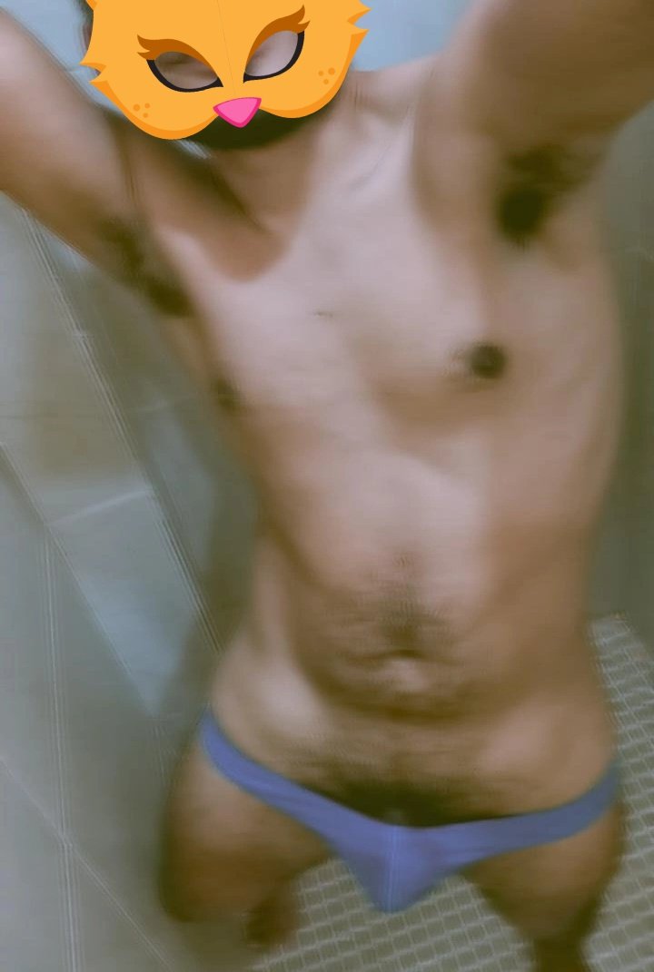Espero sus regalos 🎁 🧊🐽🥶🌬😶‍🌫️💍
Feliz cumpleaños a mi😈🧊