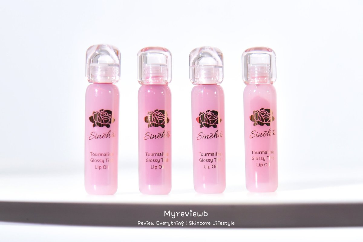 myreviewb's tweet photo. สีสวยฉ่ำ ลิปออยล์ Sineha Tourmaline Glossy Tint Lip Oil  เนื้อฉ่ำ ชุ่มชื้น สีสวยชัดมาก ทาแล้วปากดูอวบอิ่มน้ำ ไม่เยิ้ม ไม่เหนี่ยวปาก มีทั้งหมด 4 สี ทาผสมเเมตซ์กันได้นะ สี 01 Coral Pink 🩷✨️ โทนชมพูอ่อนๆชอบมั๊ก ทาได้ทุกๆวัน https://t.co/XB12sQI7Zi