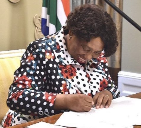 Here on X , you flirt with the same gender without knowing and find out late that aah nxa this is a guy ,and he also thought you're a girl.