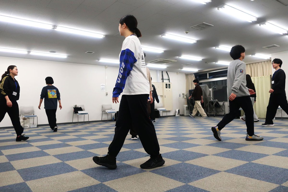 Nito_sha's tweet photo. 二兎社『やわらかい服を着て』ワークショップが始まりました。永井の言葉を一言も聞き逃さないという出演者の真剣なまなざしが印象的です。公演への期待も高まります！

日程：2026年3月7日(土)13時／18時・8日(日)13時
会場：東京芸術劇場 シアターウエスト
https://t.co/nK0G6bhDNO https://t.co/JwMrBsanU7