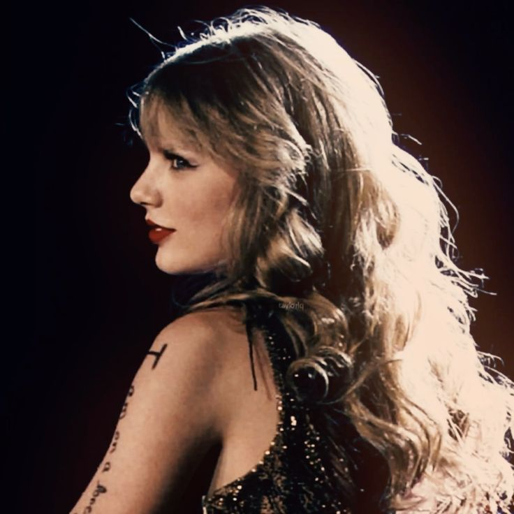 giuliana tarot — agenda abierta. tweet media