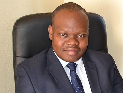 sandileswana's tweet photo. Meet Fulufhelo Vincent Nelwamondo (born 1982) is a distinguished South African electrical engineer, researcher, and science administrator. He currently serves as the Chief Executive Officer (CEO) of the National Research Foundation (NRF) of South Africa, a position he has held since April 2021.Early Life and EducationHe was born in Lukau village, within the greater Lwamondo area in Venda, Limpopo Province, South Africa. 

Growing up in a rural setting, he attended Belemu Primary School (walking long distances to school) and matriculated from Mbilwi Secondary School in 1995 (or around that period).Determined to pursue engineering and make an impact, he received a bursary from Eskom to study at the University of the Witwatersrand (Wits) in Johannesburg. He earned his BSc in Electrical Engineering (or BEng) in 2005. He became a registered Professional Engineer with the Engineering Council of South Africa (ECSA) in 2006.He completed his PhD in Electrical Engineering, specializing in Computational Intelligence, from Wits in 2008. 

His thesis focused on "Computational intelligence techniques for missing data imputation," supervised by Prof Tshilidzi https://t.co/MYBvTe0j0s 2008–2009, he was a postdoctoral fellow at Harvard University (Graduate School of Arts and Sciences) through the Harvard-South Africa Fellowship Programme, becoming the youngest South African to receive this prestigious award.CareerHe joined the Council for Scientific and Industrial Research (CSIR) in 2008 as a principal researcher and competence area manager in Information Security within the Modelling and Digital Science unit.

He progressed to acting director (2014) and executive director (2016), later serving as Executive Manager for the CSIR Cluster: Next Generation Enterprises and Institutions.
Since around 2009, he has been a Visiting Professor in Electrical Engineering at the University of Johannesburg, where he has supervised master's and PhD students and been recognized as a promising young researcher.
In April 2021, he was appointed CEO of the National Research Foundation (NRF), overseeing South Africa's primary public research funding and support agency.

His research expertise includes computational intelligence, biometrics, data mining, machine learning, software engineering, and related fields. He has authored over 100 peer-reviewed publications in journals, conferences, and book chapters, and has been involved in editorial and conference roles (e.g., IEEE events, Deep Learning Indaba).He is a Senior Member of the IEEE (since 2011), a founding member of the South African Young Academy of Science, and has served on advisory committees (e.g., Department of Home Affairs modernization).Awards and RecognitionOrder of Mapungubwe in Silver (2017) from President Jacob Zuma — for contributions to electrical engineering and inspiring young South Africans.

TW Kambule Award (2009/10) from the National Science and Technology Forum for distinguished young black male researcher.
Featured in Mail & Guardian's 200 Young South Africans (2008, 2010, 2012).
Other honors include CSIR awards and recognition from the Operations Research Society of South Africa.

He is widely regarded as an inspirational figure, especially for youth from rural and disadvantaged backgrounds, often highlighted for breaking barriers (e.g., first in his community to fly, travel abroad, and earn a degree).