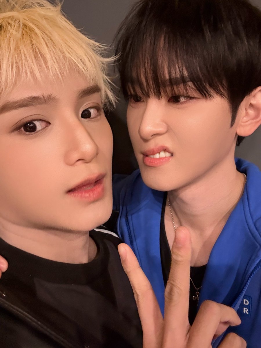 XODIAC_MEMBERS's tweet photo. [#현식] 

zayy~~~~~~~ 생일 축하해 🎉🎉🎉🎉🎉🎉🎉🎉🎉🎉🎉🎉🎉🎉
Selamat ulang tahun🎂🎂🍜🍜🍜🍜🍜🍜🍜🍜🍜🍜🍜🍜🍜🍜
행복하쟈 자얀😬🫶🏻

#XODIAC #소디엑 #HYUNSIK #현식 https://t.co/Bln8or2l5k