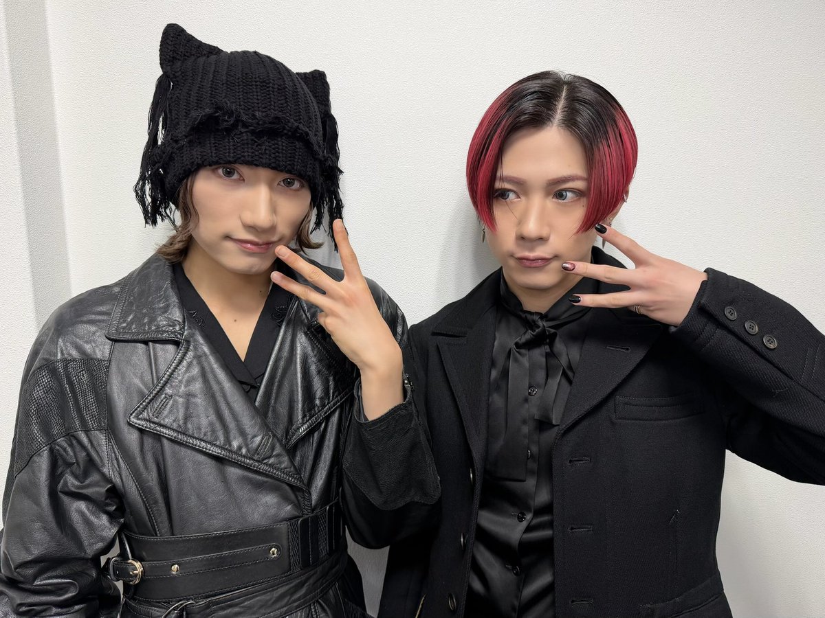 Supdra_staff's tweet photo. ／
Major 5th Single「Break off」
リリースイベント@兵庫：神戸ハーバーランドセンタービル
＼

🔹 ［グループショット撮影会］座り位置はこちら！
⚠️ メンバーはハイチェアに着席する形となります。

🔹 メンバーのポーズはこちら！
⚠️ お客さまのポーズは指定ございません。
⚠️ 撮影の際は、顔・体ともに正面をお向きください。

#SD_Breakoff
#スパドラ #SUPERDRAGON