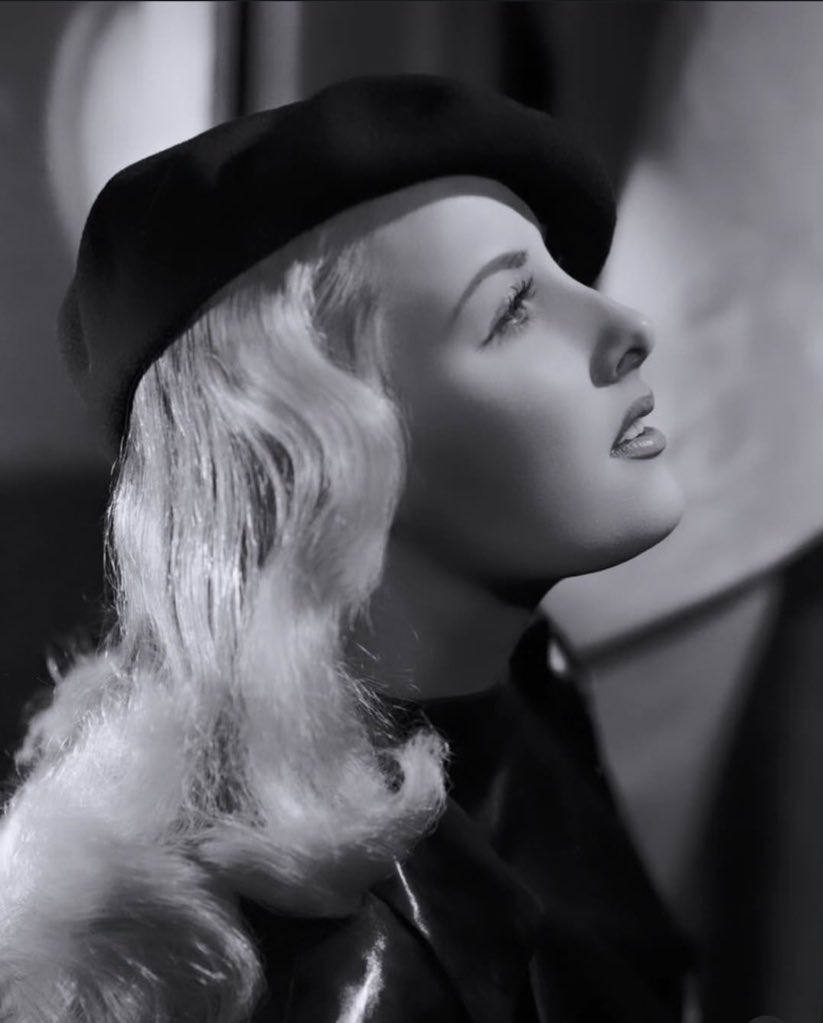Hoy <a href="/mirthalegrand/">Mirtha Legrand</a> cumple 99 años.

Foto: Annemarie Heinrich, 1948.