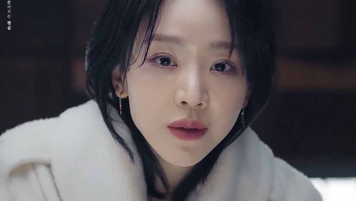 mii_korea_diet's tweet photo. 『サラ・キムという女』の取り調べ室のリップの組み合わせはこの3つらしい💄
パーソナルカラーが"ブルベ夏ミュート"だからそれに合うようにしたとのこと🙂‍↕️
AOUのリップカラー可愛すぎる！！ https://t.co/osUZvn8vW5