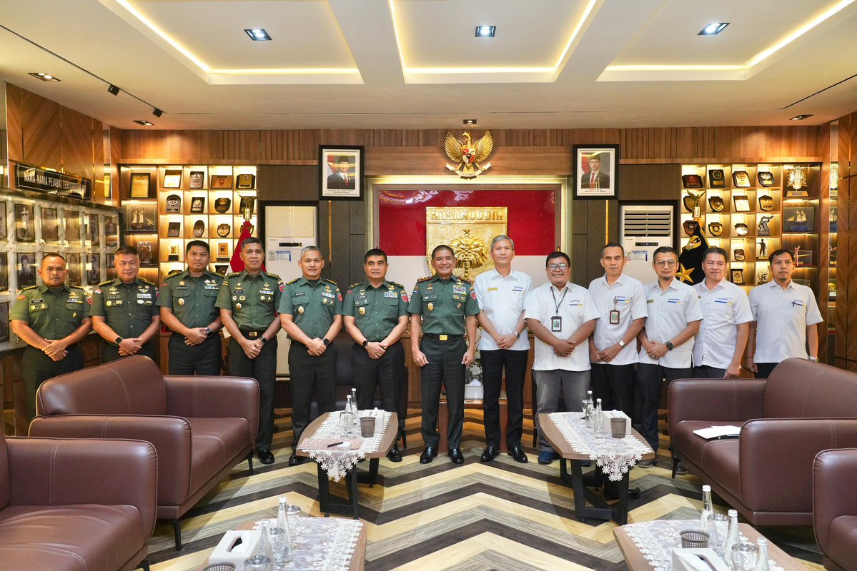 Perkuat Silaturahmi dan Sinergi Negara, Pangdam XIV/Hasanuddin Terima Kunjungan Strategis DJKN Sulseltrabar di Makodam

#tniad
#tniprima
#bekerjaikhlas
#kodamhasanuddin
#TNIbersamarakyat