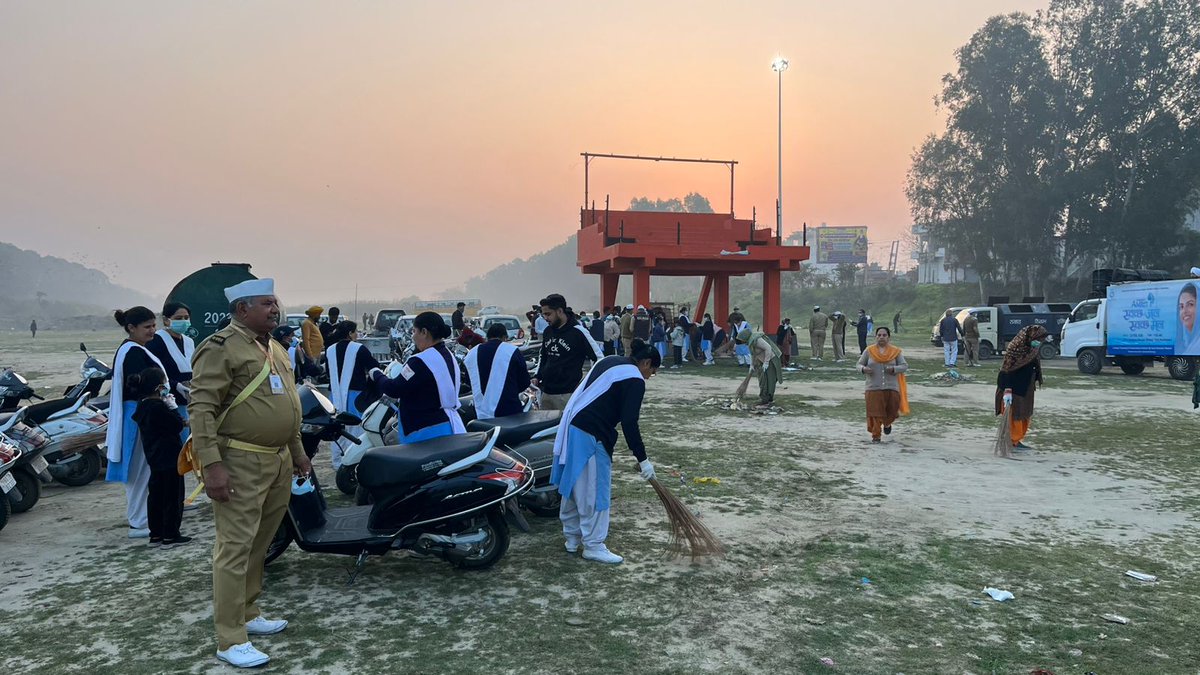 Mchsp800176's tweet photo. Dated 22.02.2026, the Municipal Corporation of Hoshiarpur, in collaboration with the Nirankari Mission, conducted a cleanliness drive  in which the areas of Bhangi Chow from Hanuman Temple to Kanak Mandi Chowk were cleaned.
#SwachhSurvekshan2025
#saynotoplastic https://t.co/1DtpZl6wY7