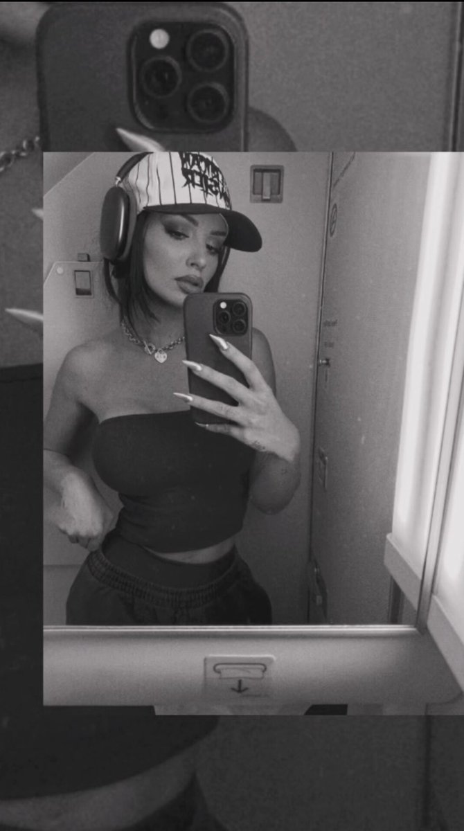 PaigeAKASaraya's tweet photo. Here’s a pic of me https://t.co/1Ph8VvSVfT