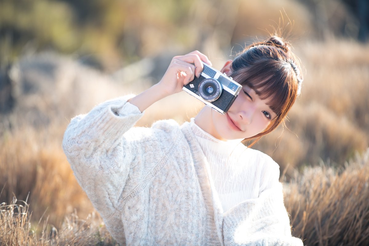 Lyb1937476's tweet image. 想把那些像空氣一樣輕盈的瞬間，都留在觀景窗裡。

我是 Felix。 在這裡記錄光、空氣，以及那些稍縱即逝的溫柔。
如果有那麼一瞬間能觸動你，歡迎追蹤。

Model的IG: instagram.com/orggg3

#PhotoTwitter #日系攝影 #ポートレート #ファインダー越しの私の世界 #寫真