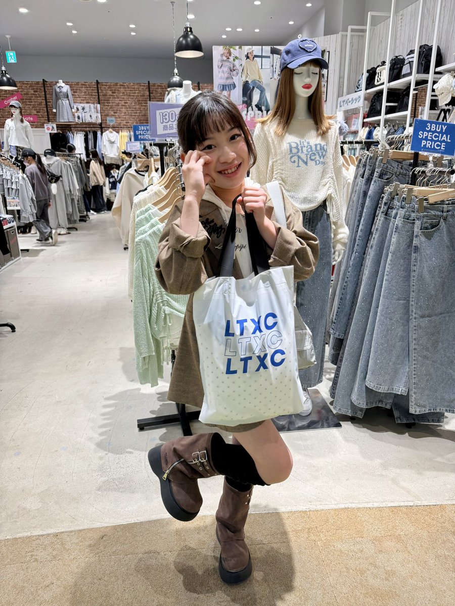 今日は朝イチでりんりんちゃんのポスター探しにmozoへ行ってきました