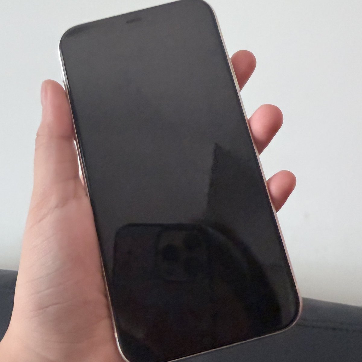 3rdmarchu's tweet photo. ส่งต่อ iPhone 11 สีขาว ❤️🧈
กล้องหลังสั่นนิดหน่อย สุขภาพแบต 77% 64GB
แถมเคสให้คับ ใช้งานได้ปกติ
ราคา 3700 ฿ ลดได้คับ
#ส่งต่อไอโฟน #ส่งต่อโทรศัพท์มือสอง #โทรศัพท์มือสอง #iphone https://t.co/arbA3jqWy9