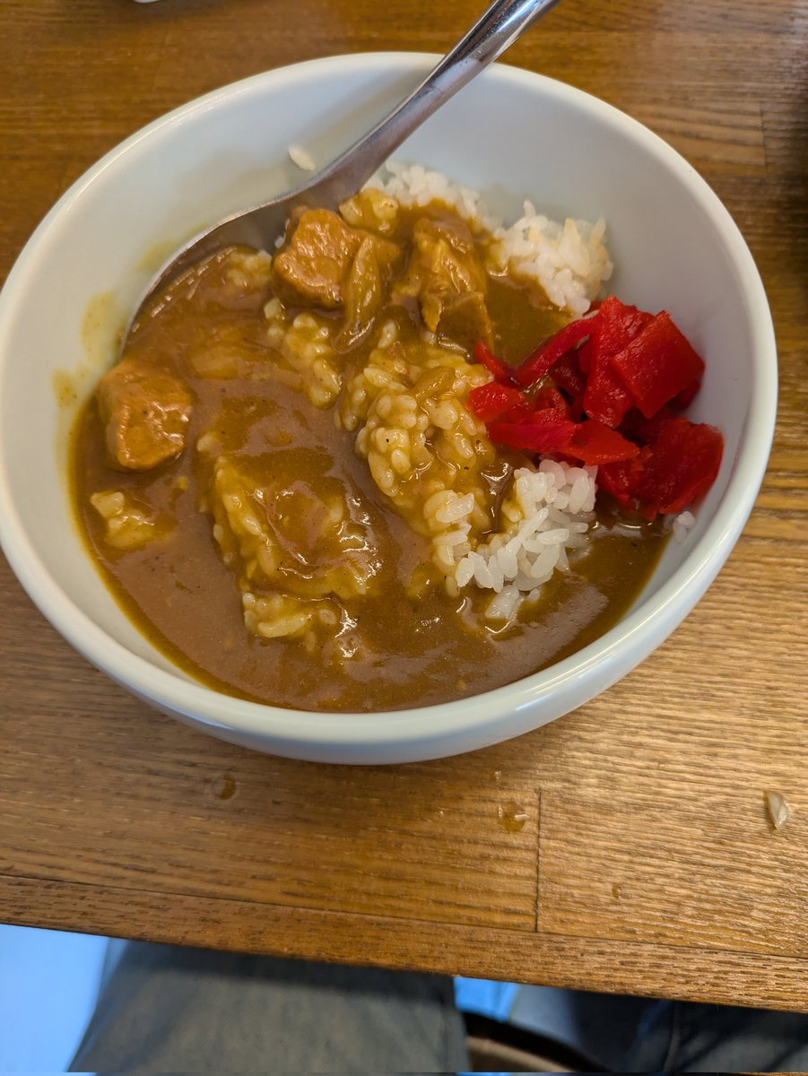 中華そはうゑ田

昼限定メニューの生姜醤油そば
玉ねぎ（駐車券サービス）
カレーライス丼

着丼すると鶏の旨味の香りが漂ってまろやかな優しい鶏豚の出汁感に生姜の旨味が程よく合わさってとてもバランスの良いスープでした👍

玉ねぎを加えると全体の旨味がアップ👍