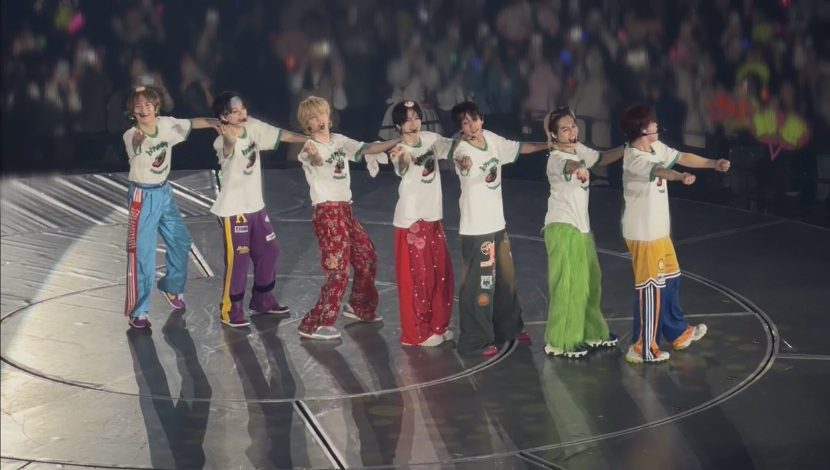 ro5e_mimi's tweet photo. しあわせすぎる1列トラジャ綺麗に撮れてた〜🌟7人とも楽しそうな笑顔が良すぎる https://t.co/cplUArSln7