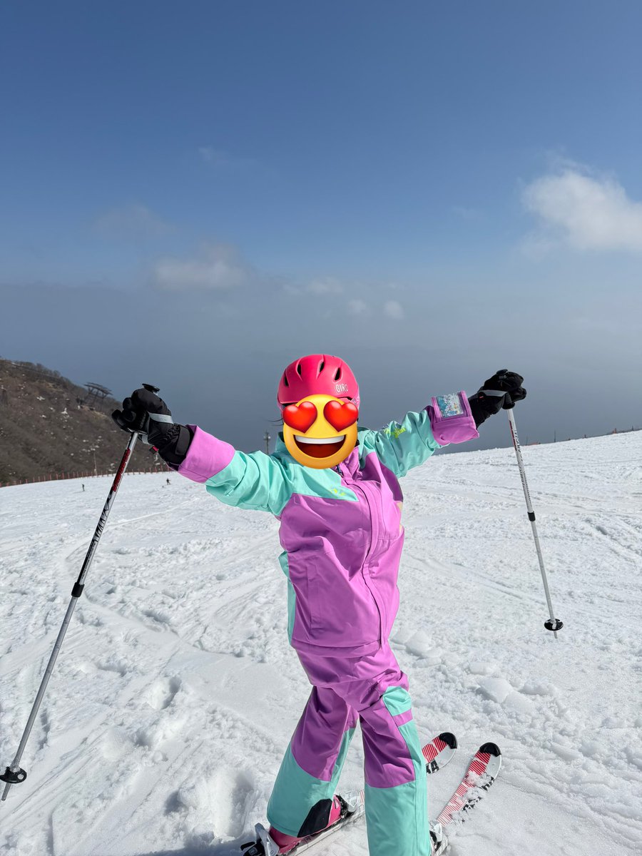 新しいスキーウェア、やっと着れたー⛷️ 朝はガスってたけど、晴れ