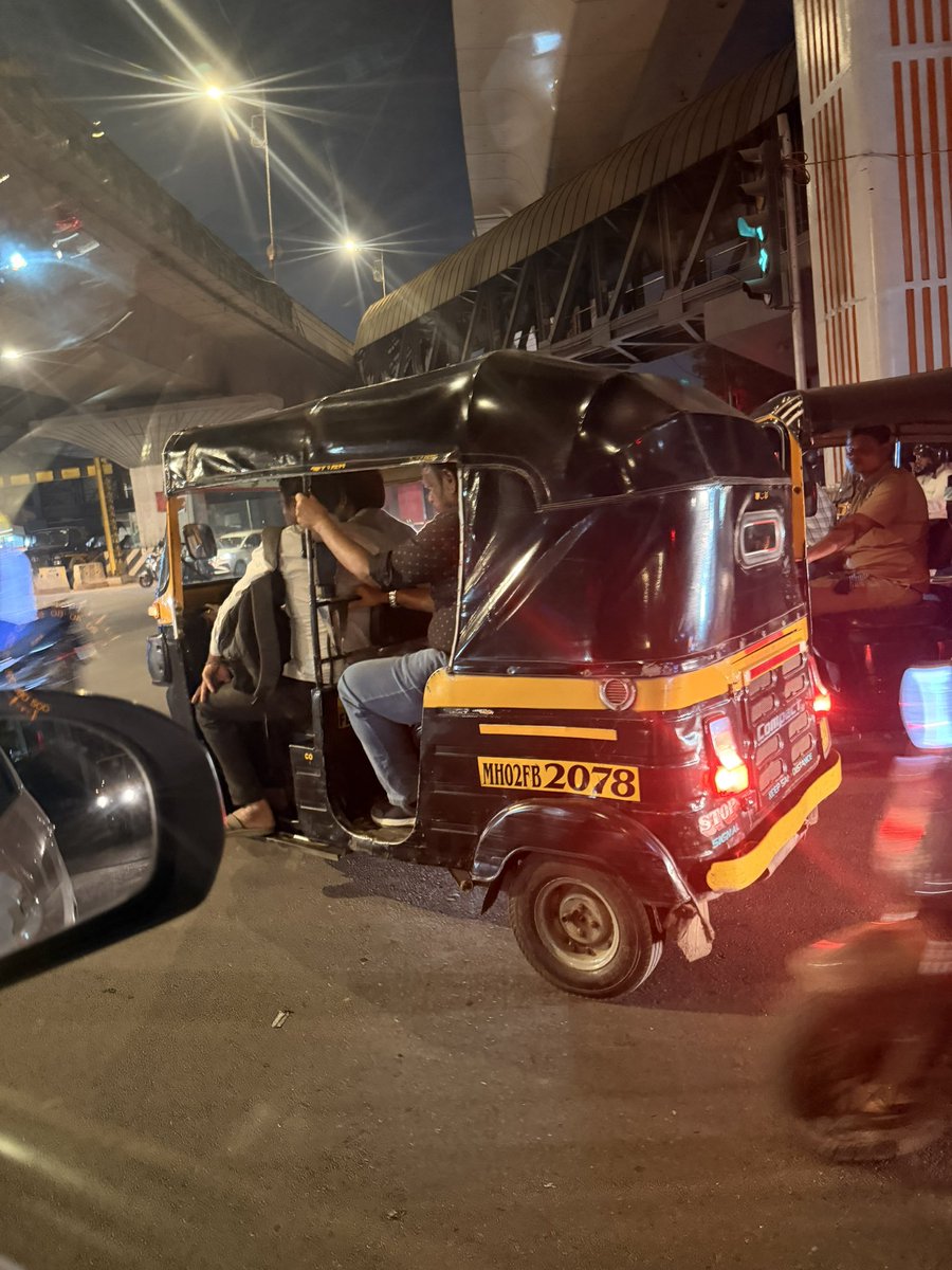 <a href="/MTPHereToHelp/">Mumbai Traffic Police</a> <a href="/MumbaiPolice/">मुंबई पोलीस Mumbai Police</a> 
Kindly stop this menace of illegal #SharedRickshaws.
All safety regulations have gone for a toss right at Santacruz station passing Vakola Traffic Chowkie as shown in picture!
No citizen wants these, but are forced to take them as they ...
1/2