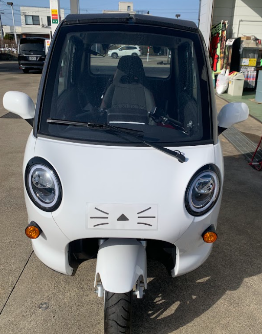 yagiya_takando's tweet photo. 今日はお天気なので太陽充電
気持ちがいいにゃ

フル受電完了

＃EV
＃３輪車
＃BoostXproject
＃Bootcamp https://t.co/HMLT1tZjIC