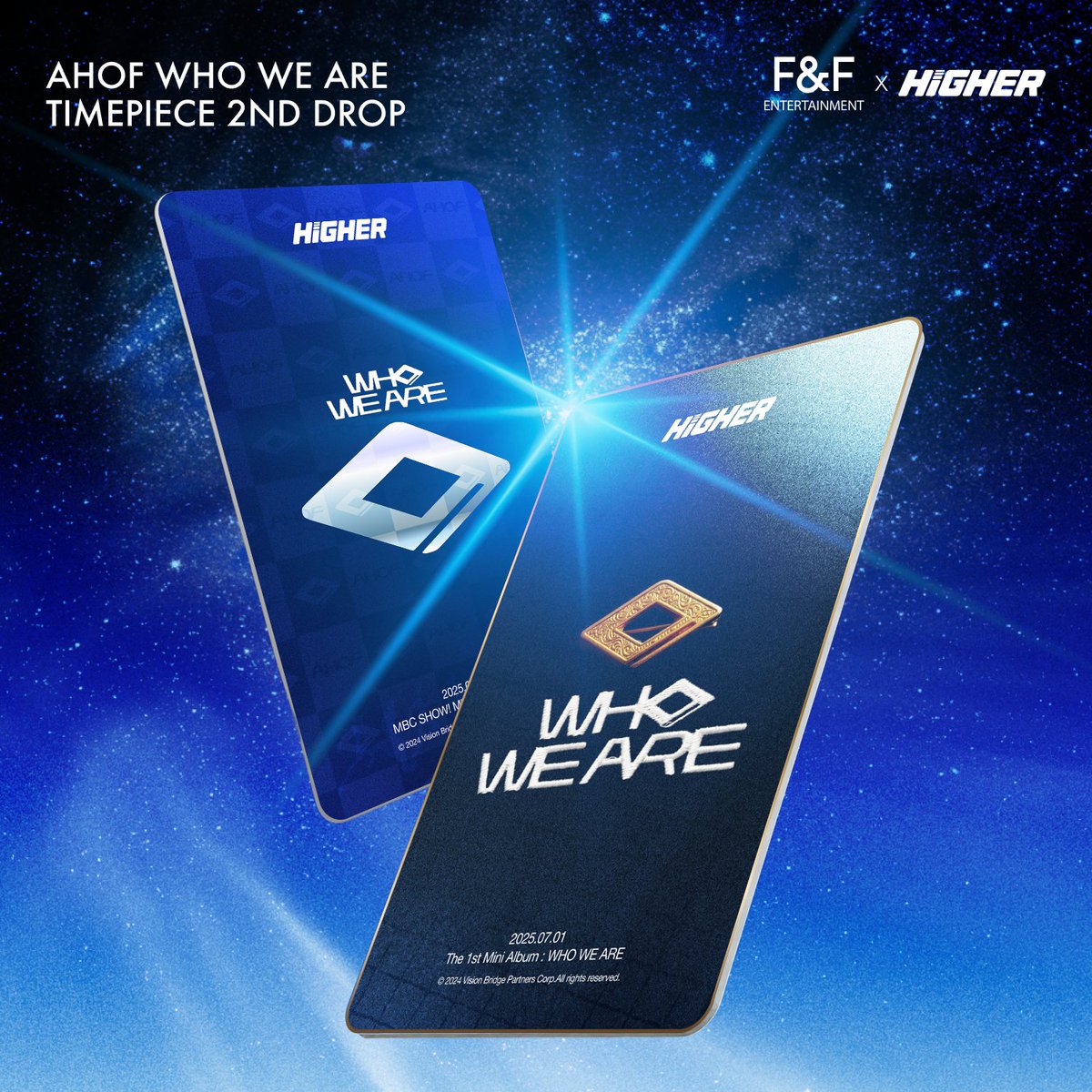 HIGHER_twt's tweet image. ✨ AHOF TIMEPIECE OPEN！

デビューアルバム『WHO WE ARE』で届けた、最も率直なはじまり。
そしてタイトル曲『Rendezvous』で完成させた、心を込めたステージ——

AHOFの物語を収めた2種類のTIMEPIECEが公開されました ✨

📸 「WHO WE ARE」CONCEPT PHOTO TIMEPIECE